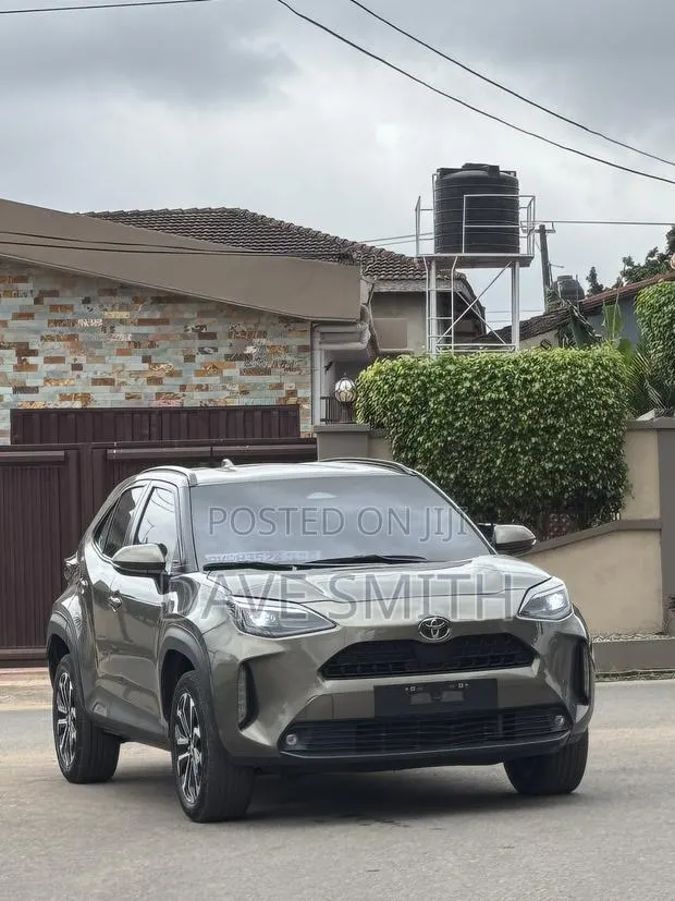 Toyota Yaris Cross 1.5 AWD 2023 Brown · Photo 1