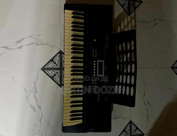 GLS PSR-450 Keyboard · Photo 1