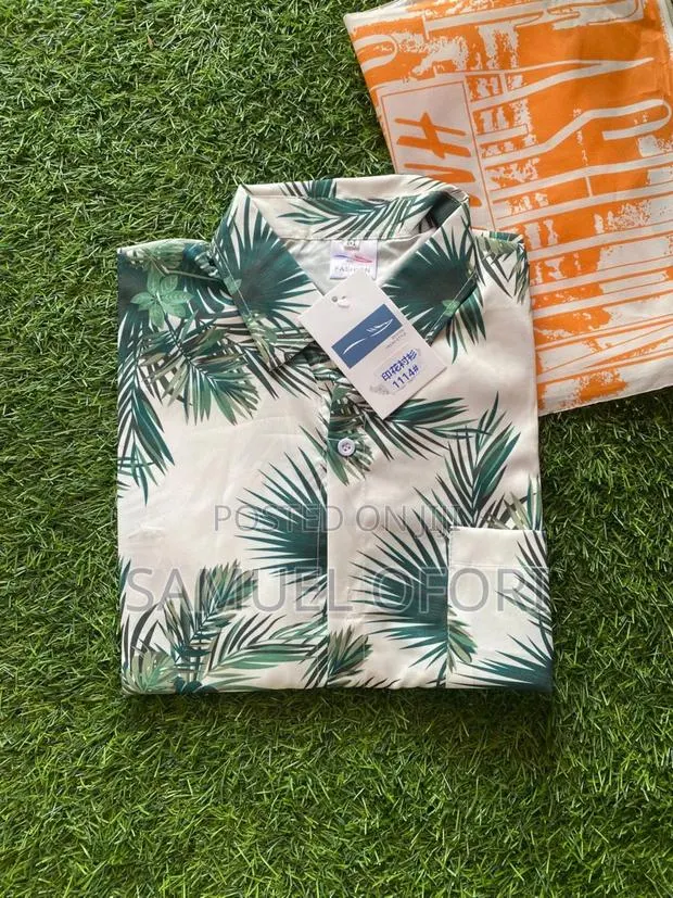 Short Sleeves · Photo 1