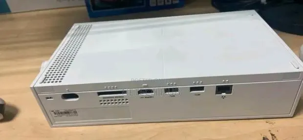 Xbox Series X No Games and Pad · Photo 1