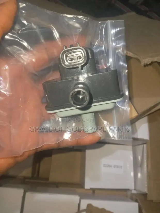 Toyota Highlander Canister Purge Control Solenoid Valve Original · Photo 1