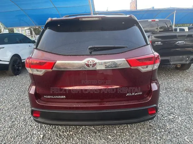 Toyota Highlander LE 4x2 (2.7L 4cyl 6A) 2016 Red · Photo 1
