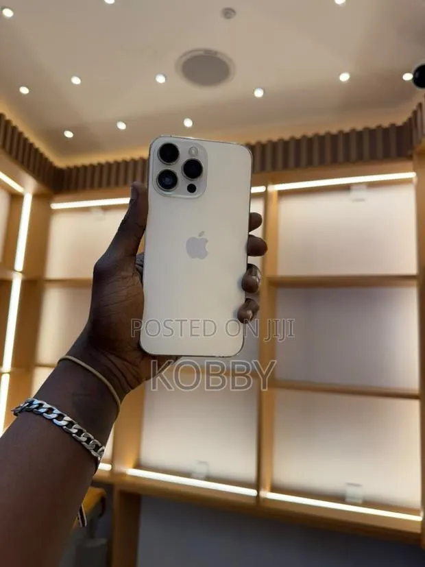 Apple iPhone 14 Pro Max 128 GB Gold · Photo 1