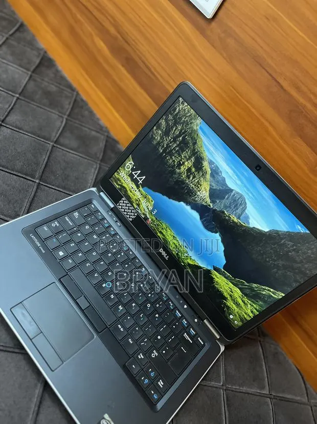 Laptop Dell Latitude E7450 8GB Intel Core i5 SSD 128GB · Photo 1