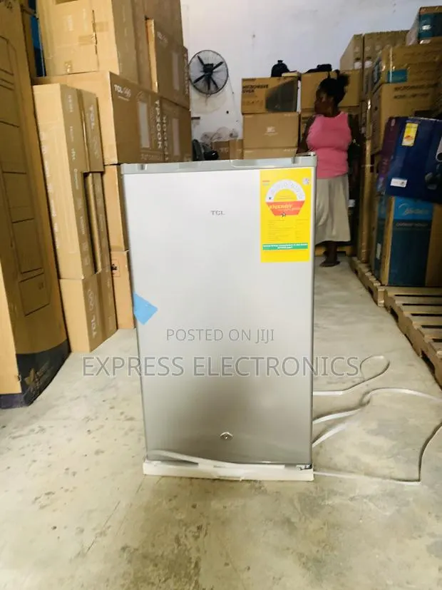 Single Door Table Top Fridge TCL · Photo 1