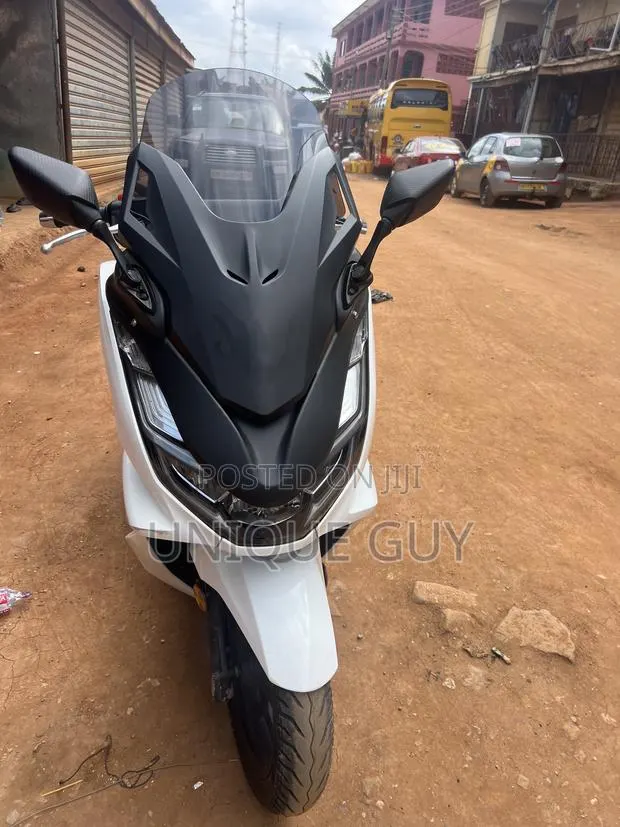 Honda 2024 White · Photo 1