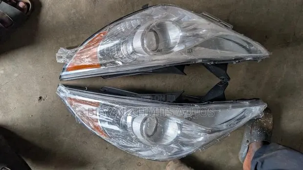 Hyundai Sonata 2011 - 2012 Headlight Pair · Photo 1