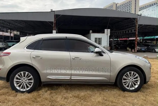 Porsche Macan 2018 Gray · Photo 1