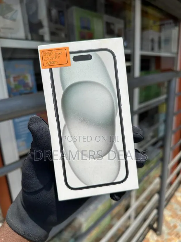 New Apple iPhone 15 128 GB Black · Photo 1