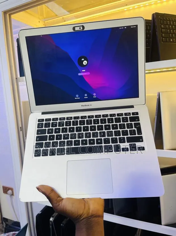 Laptop Apple MacBook Air 2017 8GB Intel Core i5 SSD 256GB · Photo 1
