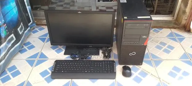 Desktop Computer Fujitsu Esprimo P720 E90+ 8GB Intel Core i3 HDD 320GB · Photo 1
