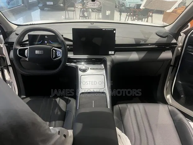 New Geely Galaxy E5 BEV 60 kWh FWD 2025 White · Photo 1