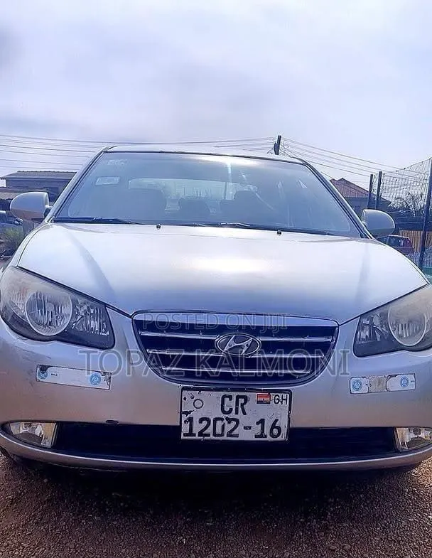 Hyundai Elantra 2010 Silver · Photo 1
