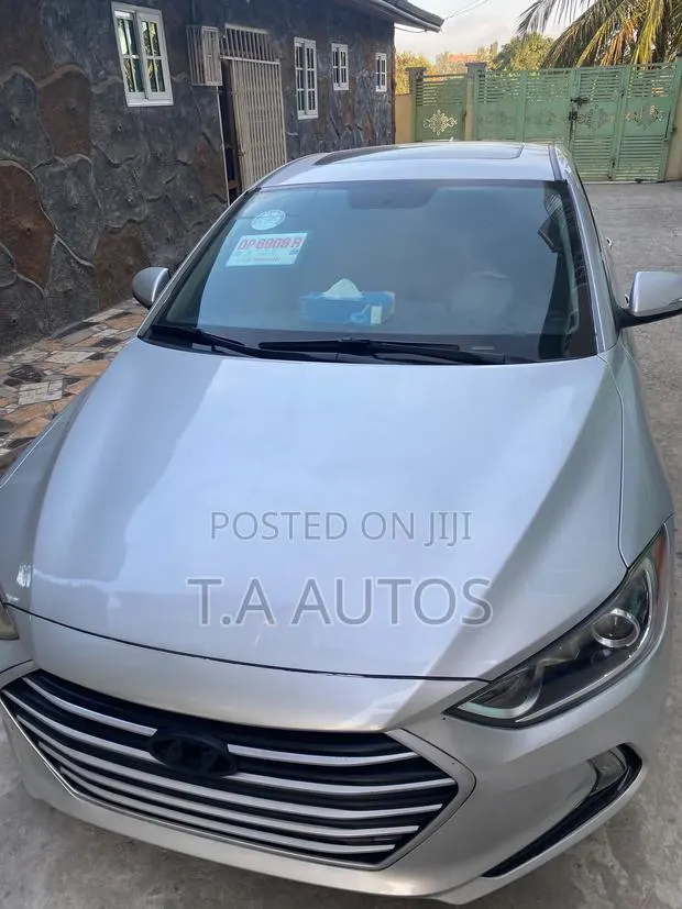 Hyundai Elantra Sport 2018 White · Photo 1