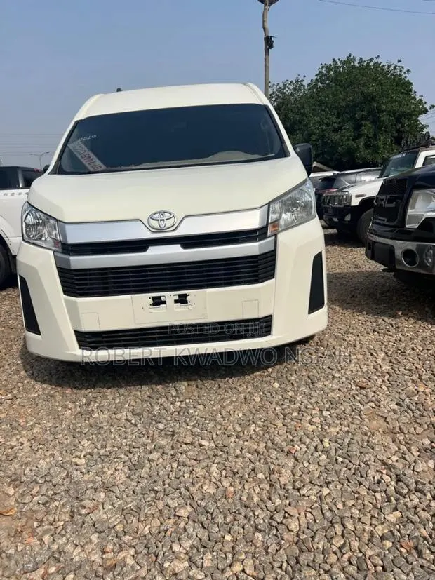 Toyota HiAce 2019 White · Photo 1