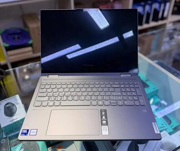 New Laptop Lenovo 16GB Intel Core Ultra 5 SSD 512GB · Photo 1