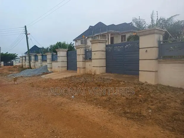 One Plot Available for Sale in Santasi Kokoben · Photo 1