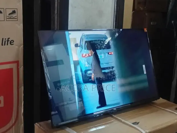TCL 32-Inch Digital Television Enjoy Your Favorite TV Channels · Photo 1