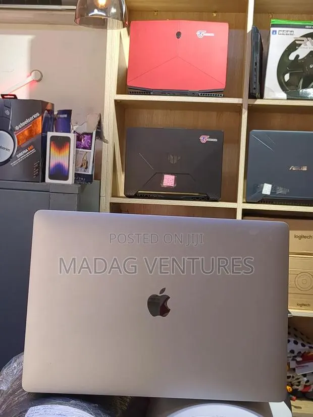 Laptop Apple MacBook Pro 2018 16GB Intel Core I7 SSD 512GB · Photo 1