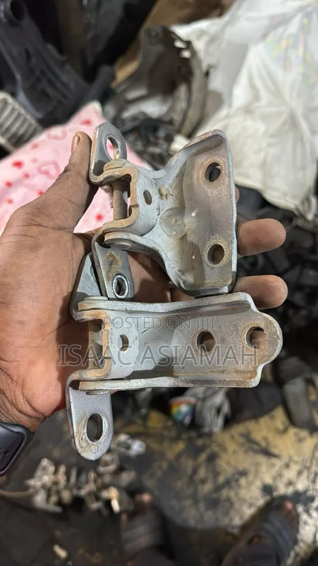 Elantra 2012,2013,2014,2015,2016,2017,2018,2019,2020,2021 Door Hinges · Photo 1