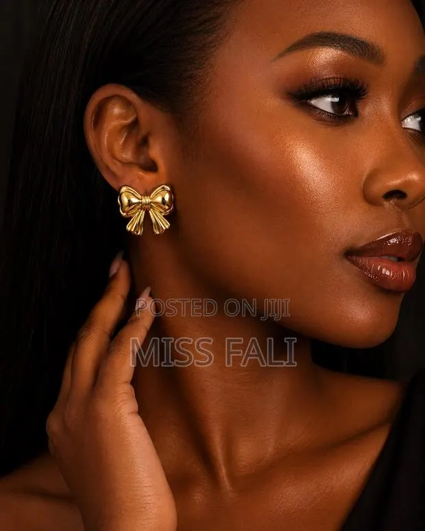 Classy Stainless Steel Studs · Photo 1