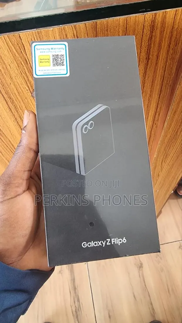 New Samsung Galaxy Z Flip6 256 GB Gray · Photo 1
