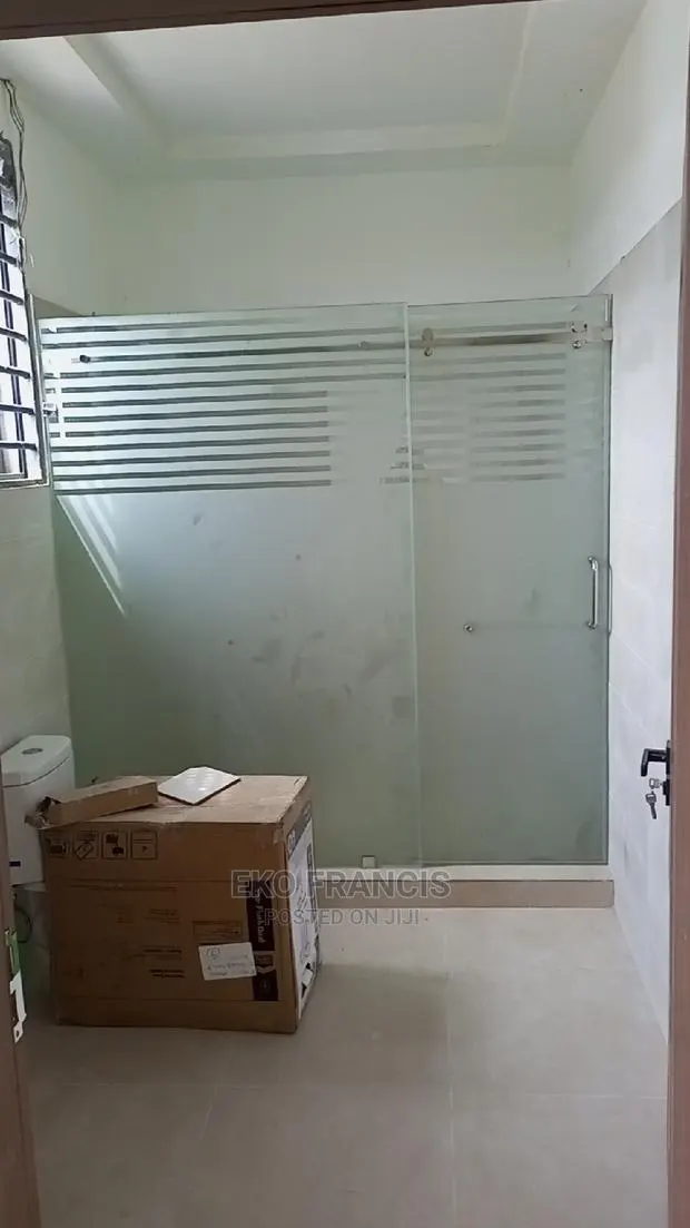 Shower Glass Partition · Photo 1