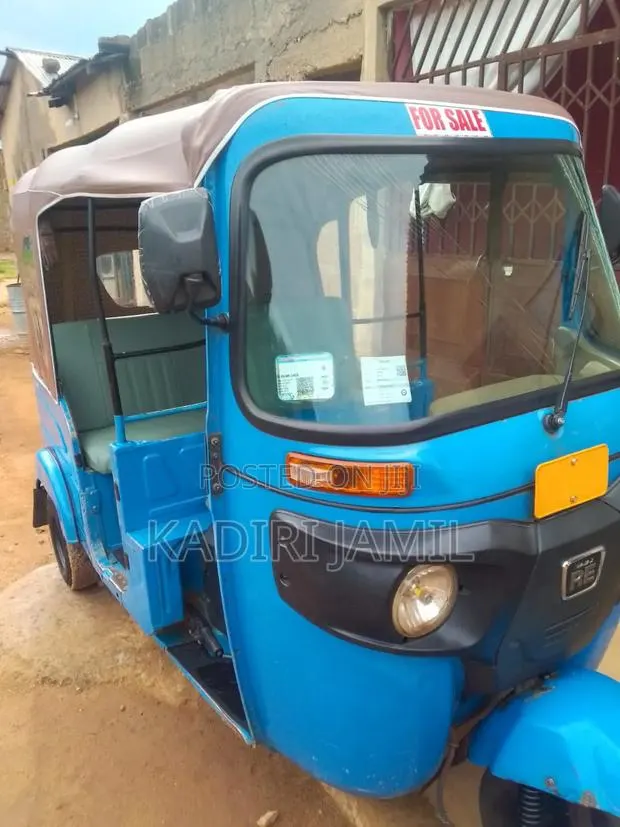 Bajaj RE 2024 Blue · Photo 1