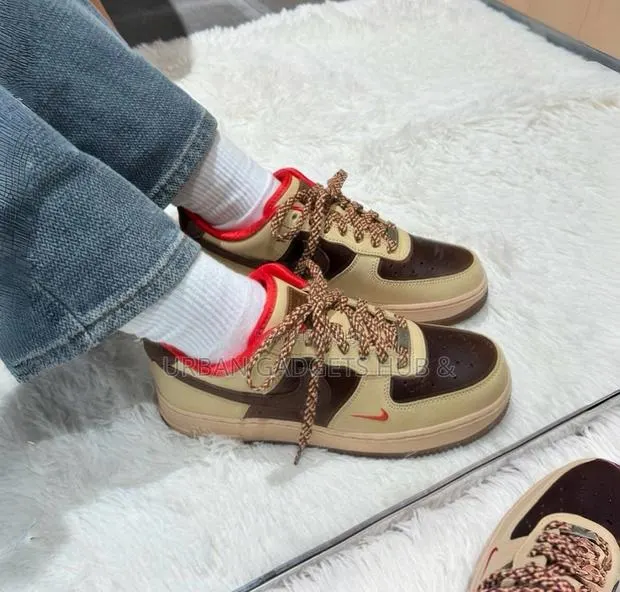 Nike Air Force 1 Light British Tan · Photo 1