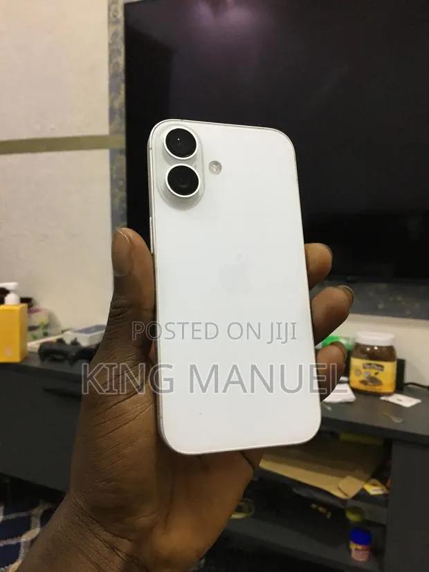 Apple iPhone 16 128 GB White · Photo 1