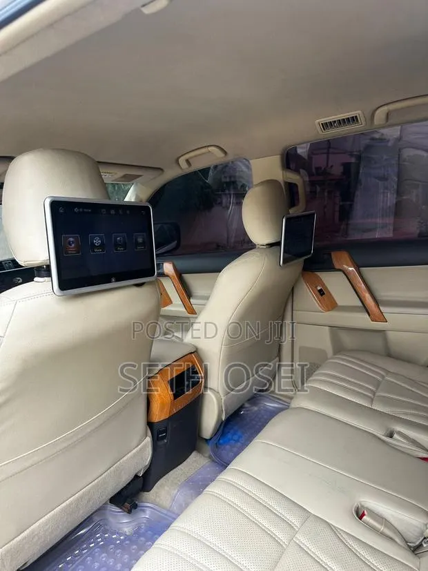 Land Cruiser Prado · Photo 3