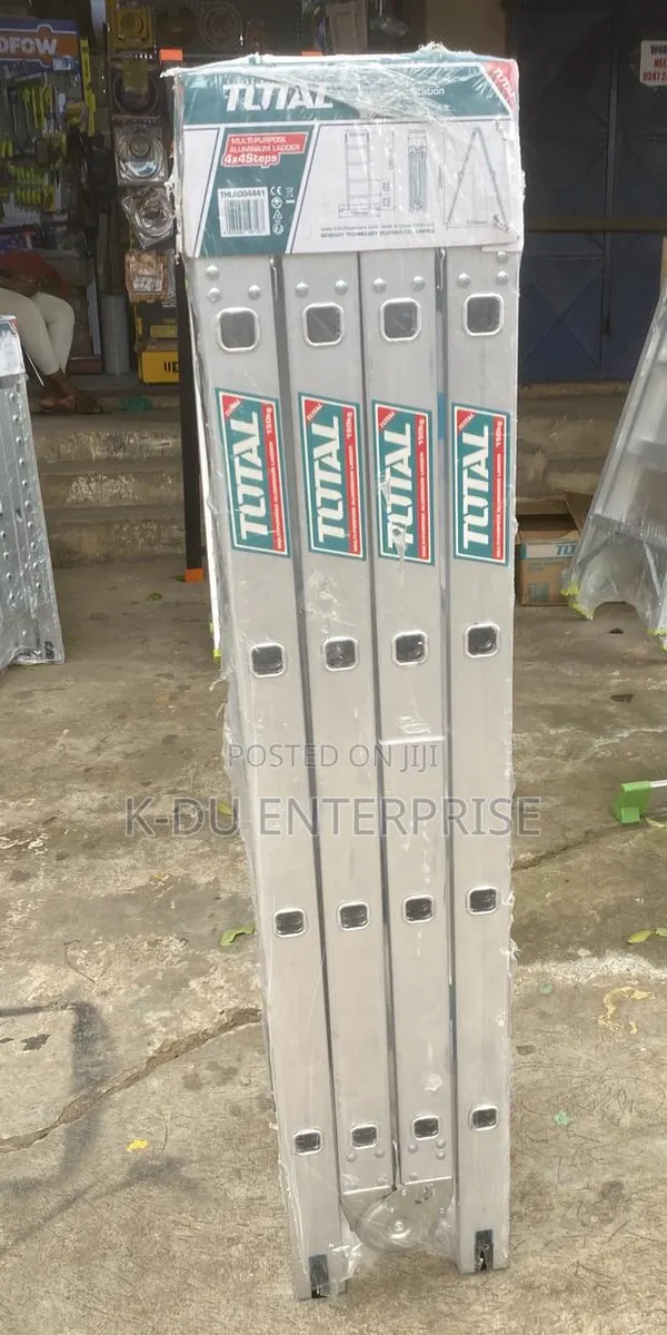 Aluminum Folding Ladder 4x4 · Photo 1