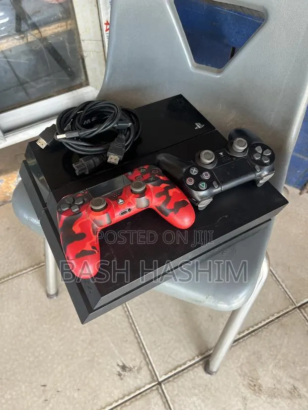 PS4 Loaded With 10 Latex Games+2 Pads · Photo 1