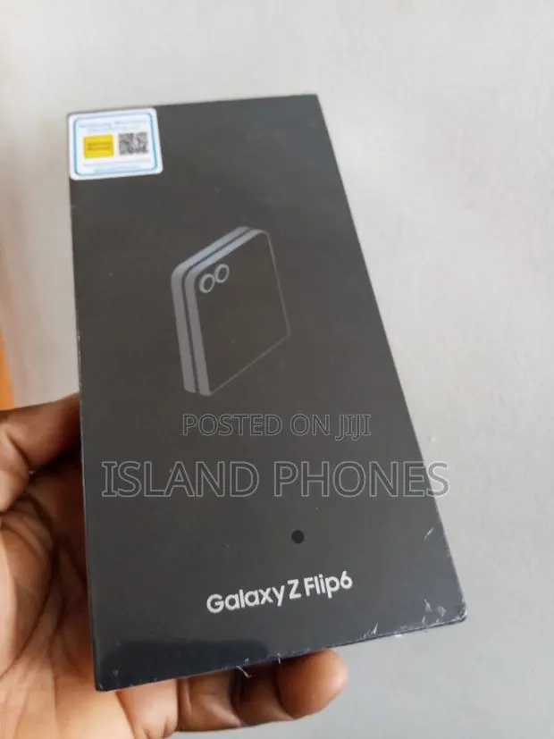 New Samsung Galaxy Z Flip6 256 GB Silver · Photo 1