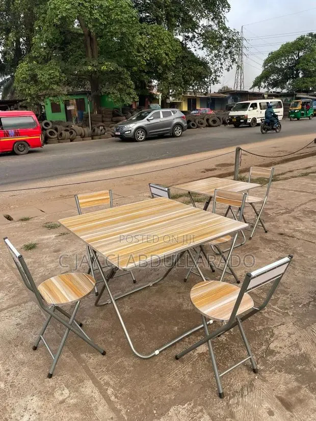 Folding Table With Chairs · Photo 1