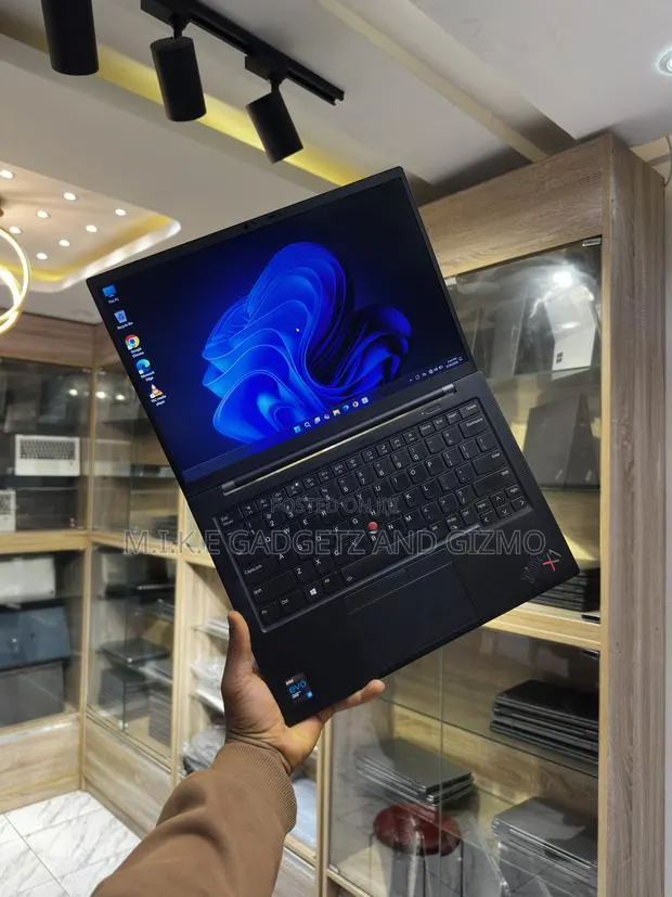 Laptop Lenovo ThinkPad X1 Carbon 16GB Intel Core i5 SSD 512GB · Photo 1