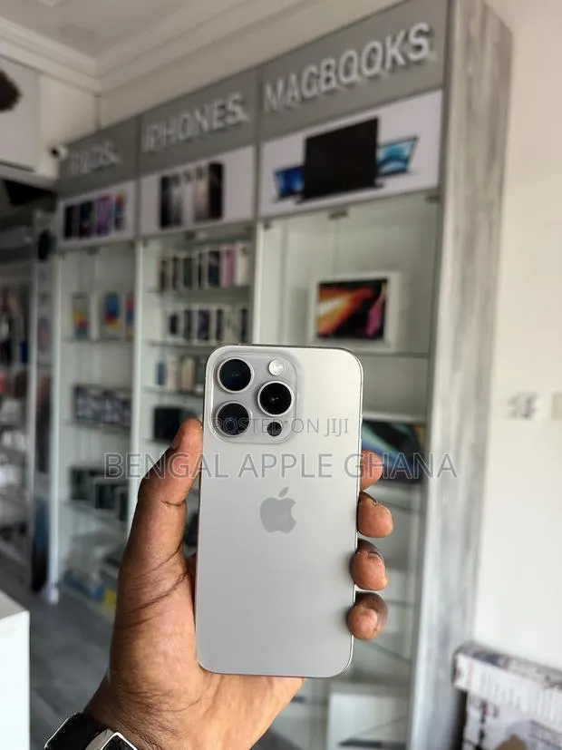Apple iPhone 15 Pro 128 GB Silver · Photo 1