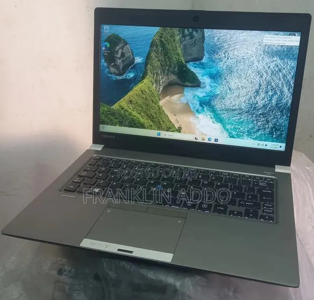 Laptop Toshiba Satellite S40 8GB Intel Core i5 SSD 128GB · Photo 1