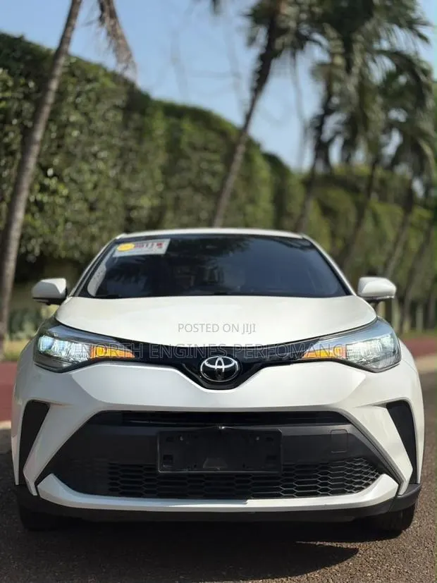 Toyota C-HR 2023 White · Photo 1