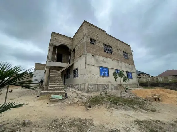 8bdrm House in Atimatim Adibinso, Kumasi Metropolitan for sale