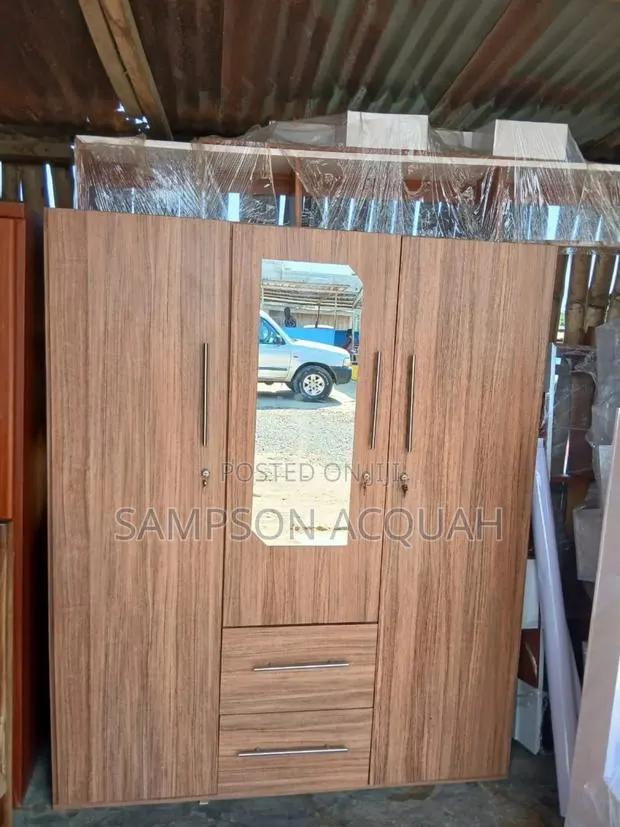 Simple And Quality 3 In 1 Wardrobe Available · Photo 1