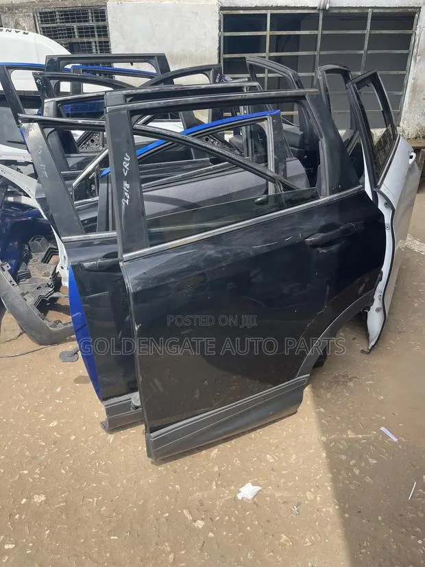 Honda CR-v 17 to 22 Back Door Complete · Photo 1