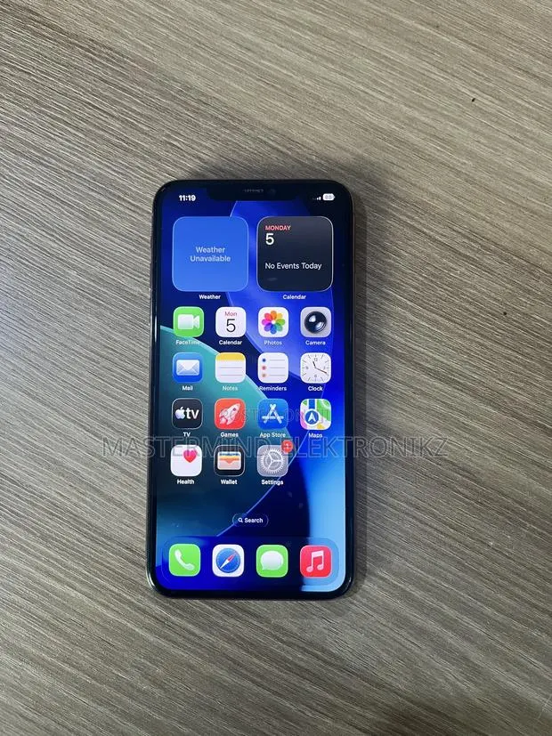 Apple iPhone 11 Pro Max 64 GB Gold · Photo 1