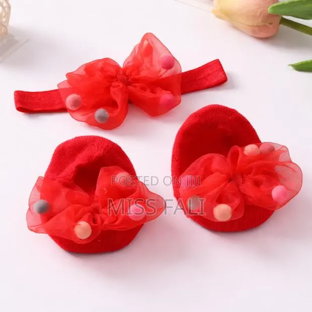 Baby Pom Pom Set. 0-1y · Photo 1