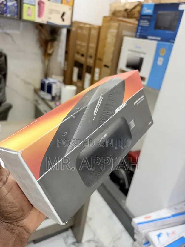 Sleek Bose Soundlink Flex Bluetooth Speaker(Black). · Photo 1