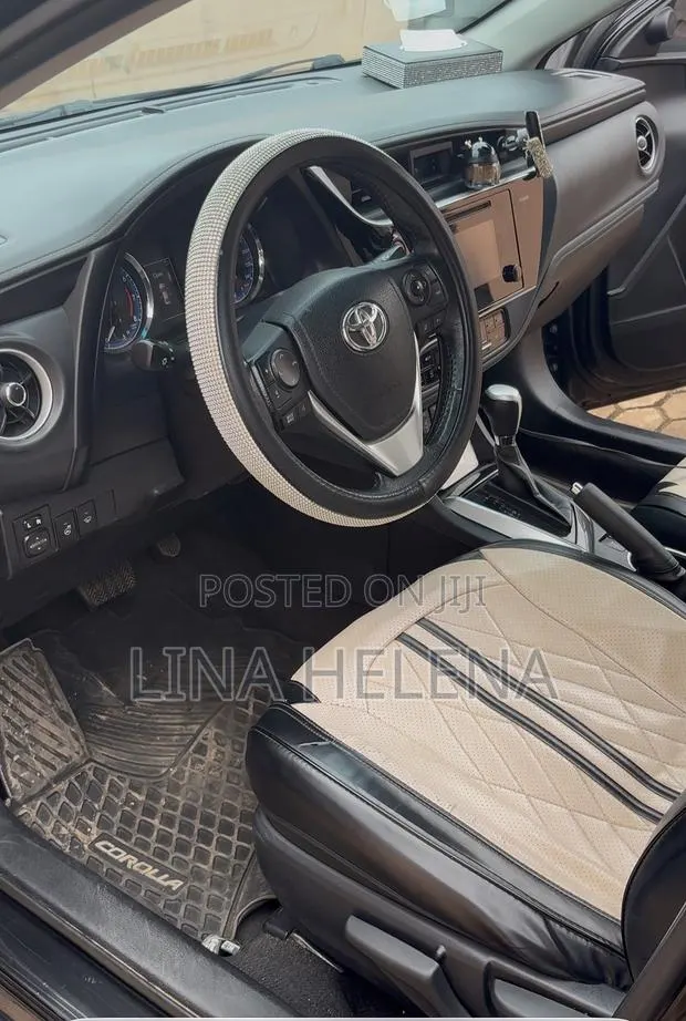 Toyota Corolla SE 4dr Sedan (1.8L 4cyl Manual) 2017 Black · Photo 1