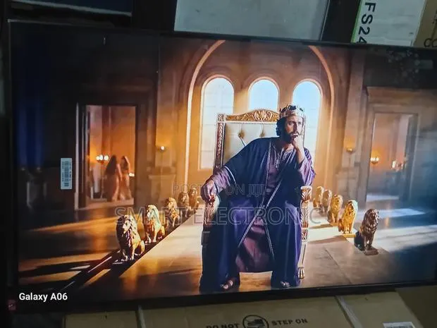 Samsung 43” Smart Tv With Built-in Streaming Apps · Photo 1