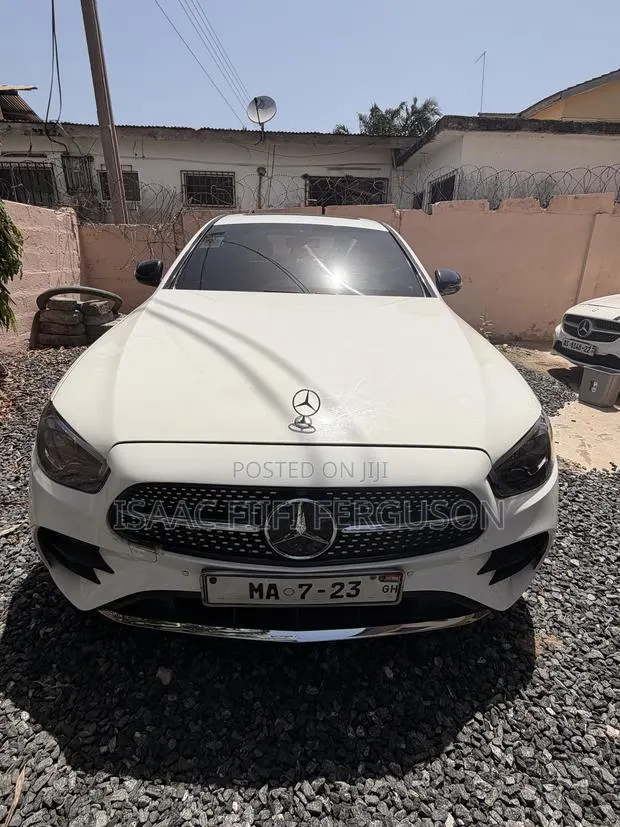 Mercedes-Benz E300 2017 White · Photo 1