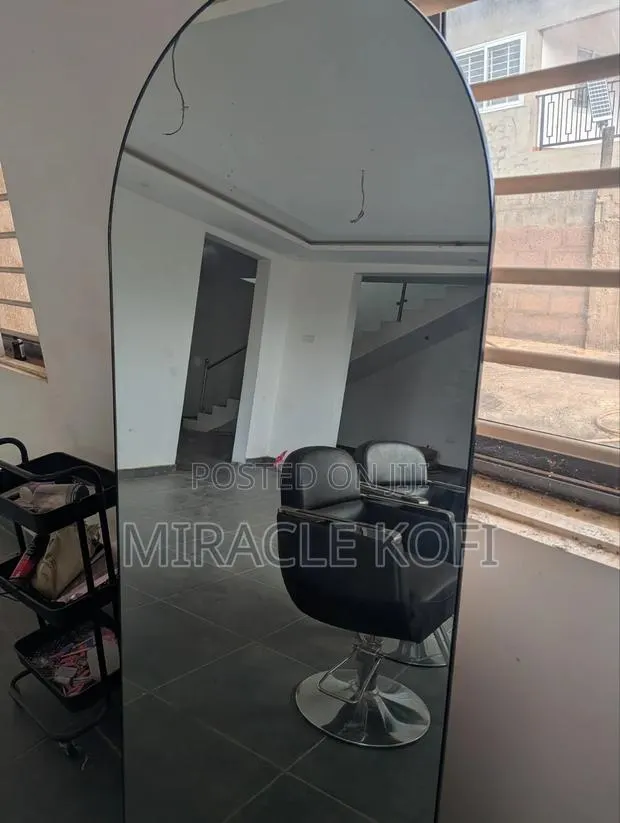 Salon Morrior 6ft With Light · Photo 4