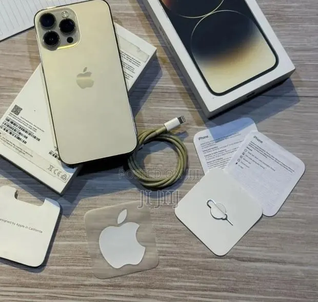 Apple iPhone 14 Pro Max 256 GB Gold · Photo 1